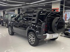 Land Rover Defender 2022 110 P400 Dark Edition - ფოტო 11