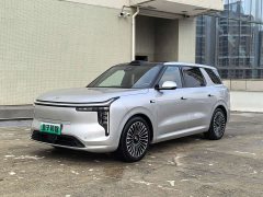 IM Motors Zhiji LS8 52 Max Luxury Six-Seater - ფოტო 1