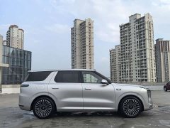 IM Motors Zhiji LS8 52 Max Luxury Six-Seater - ფოტო 16