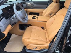 IM Motors Zhiji LS8 52 Max Luxury Six-Seater - ფოტო 4