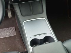 Tesla Model Y Rear-Wheel Drive - ფოტო 17