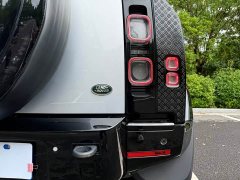 Land Rover Defender Facelift 110 3.0T P400 Dark Edition - ფოტო 11