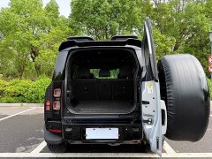 Land Rover Defender Facelift 110 3.0T P400 Dark Edition - ფოტო 14