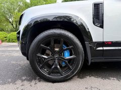 Land Rover Defender Facelift 110 3.0T P400 Dark Edition - ფოტო 9