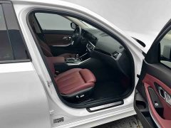 BMW 3 Series 320i M Sport Package - ფოტო 7