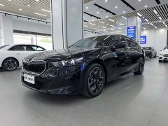 BMW 5 Series 530Li Luxury M Sport Package - ფოტო 1