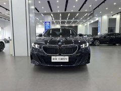 BMW 5 Series 530Li Luxury M Sport Package - ფოტო 2