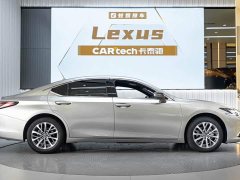 Lexus ES 200 Premium Edition - ფოტო 4