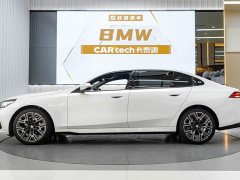 BMW 5 Series 530Li Luxury M Sport Package - ფოტო 3