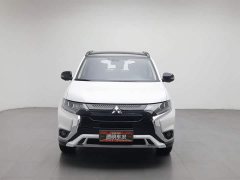 Mitsubishi Outlander 2021 2.4L AWD Radiance Edition 5-Seater - ფოტო 3