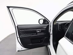Mitsubishi Outlander 2021 2.4L AWD Radiance Edition 5-Seater - ფოტო 8