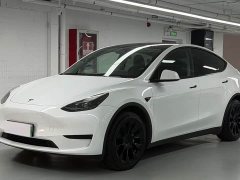 Tesla Model Y Rear-Wheel Drive - ფოტო 1