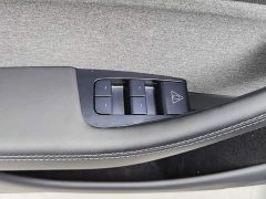 Tesla Model Y Rear-Wheel Drive - ფოტო 9