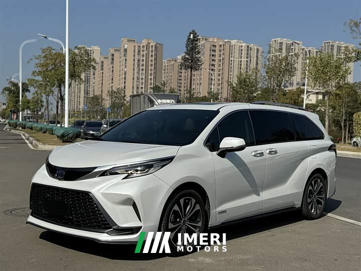 Toyota Gravia 2.5L Hybrid Premium Edition