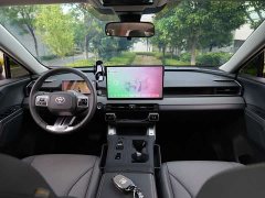 Toyota RAV4 Dual Engine 2.0L FWD Luxury - ფოტო 7