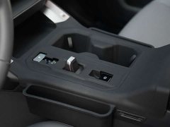 Toyota RAV4 Dual Engine 2.0L FWD Luxury - ფოტო 8