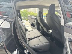Tesla Model Y Rear-Wheel Drive - ფოტო 10