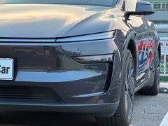 Tesla Model Y Rear-Wheel Drive - ფოტო 4