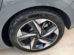 Hyundai Elantra 1.5L CVT Luxury - ფოტო 11