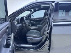 Toyota Crown Venza 2.5L HEV AWD Luxury - ფოტო 12