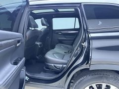 Toyota Crown Venza 2.5L HEV AWD Luxury - ფოტო 13
