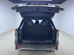 Toyota Crown Venza 2.5L HEV AWD Luxury - ფოტო 14