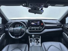Toyota Crown Venza 2.5L HEV AWD Luxury - ფოტო 9
