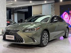 Lexus ES 200 Excellence Edition - ფოტო 1