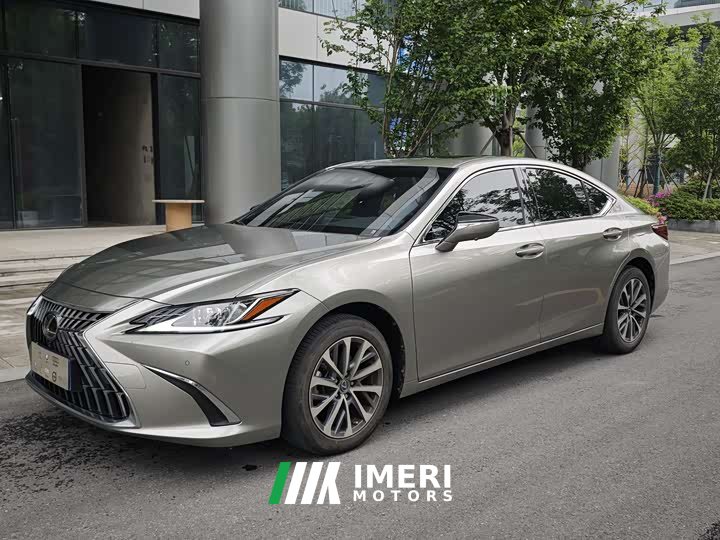 Lexus ES 200 Premium Edition