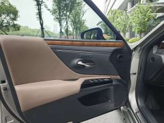 Lexus ES 200 Premium Edition - ფოტო 11