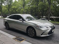 Lexus ES 200 Premium Edition - ფოტო 2