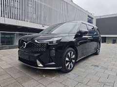Volvo EM90 2025 Ultra Six-Seater - ფოტო 1