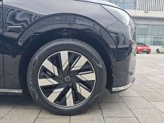 Volvo EM90 2025 Ultra Six-Seater - ფოტო 5