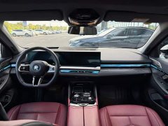 BMW 5 Series 530Li Luxury M Sport Package - ფოტო 9