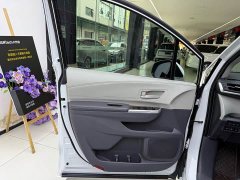 Toyota Sienna 2.5L Hybrid Comfort Edition - ფოტო 14