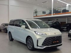 Buick GL8 New Energy Lusang Respect Edition - ფოტო 4