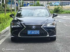 Lexus ES 300h Excellence - ფოტო 1