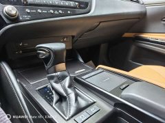 Lexus ES 300h Excellence - ფოტო 17