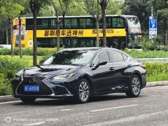 Lexus ES 300h Excellence - ფოტო 2