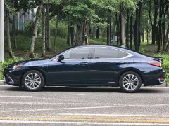 Lexus ES 300h Excellence - ფოტო 3