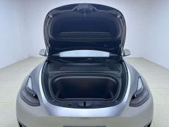 Tesla Model Y Rear-Wheel Drive - ფოტო 17