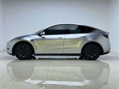Tesla Model Y Rear-Wheel Drive - ფოტო 4