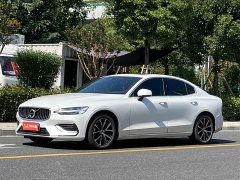 Volvo S60 B4 Smart Luxury Edition - ფოტო 1