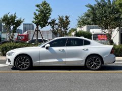 Volvo S60 B4 Smart Luxury Edition - ფოტო 3