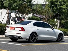 Volvo S60 B4 Smart Luxury Edition - ფოტო 4