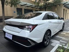 Hyundai Elantra 1.5L CVT Luxury - ფოტო 3