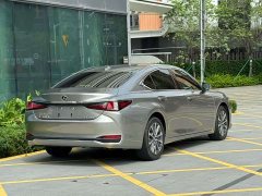 Lexus ES 200 Excellence Edition - ფოტო 7