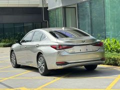 Lexus ES 200 Excellence Edition - ფოტო 9