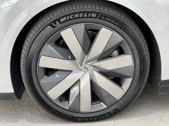 Li Auto i8 Standard Edition - ფოტო 17