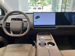 Li Auto i8 Standard Edition - ფოტო 6
